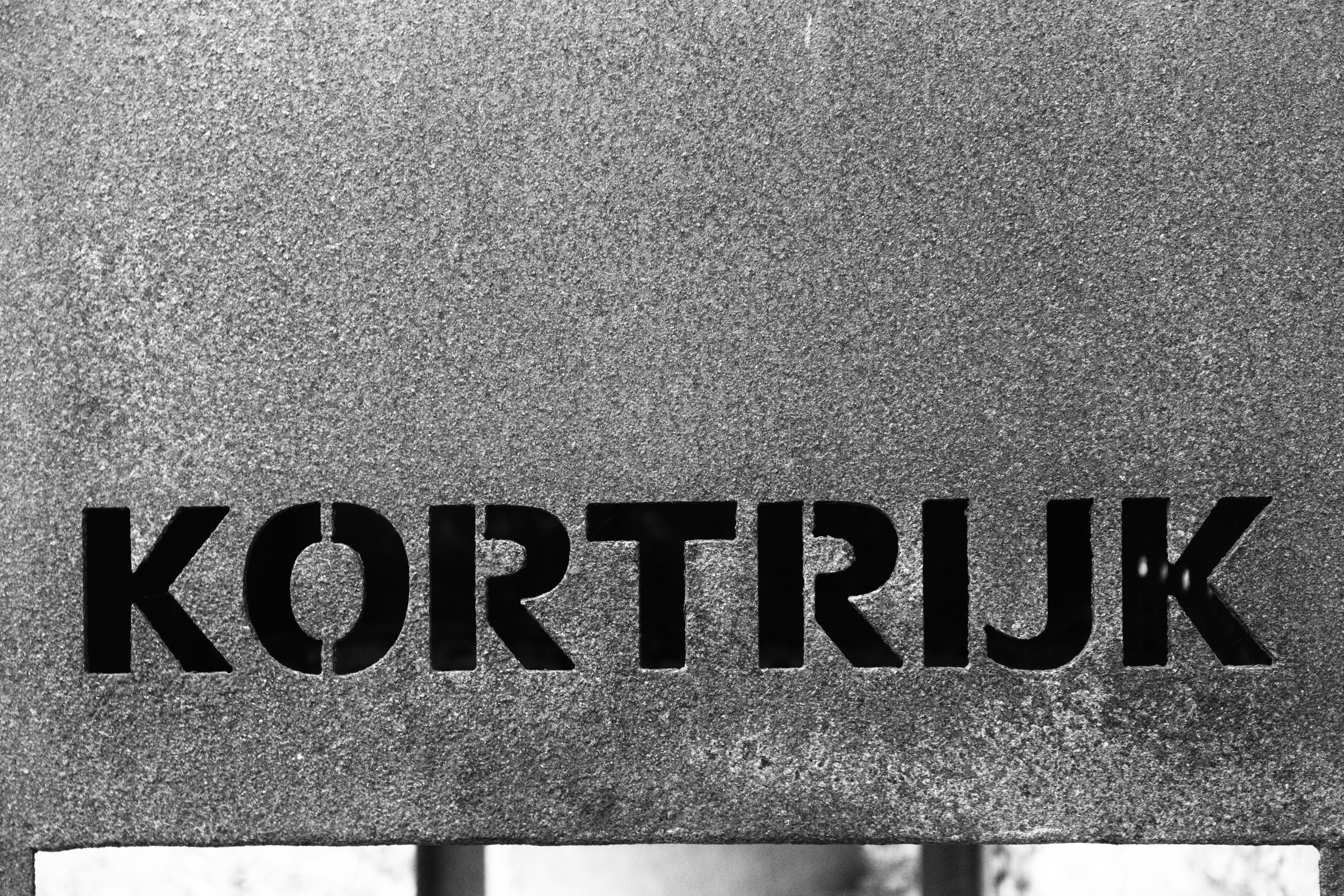 a black and white photo of a sign that says kortruk
