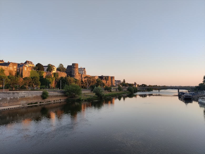 Vue sur le château d'Angers et la Maine 