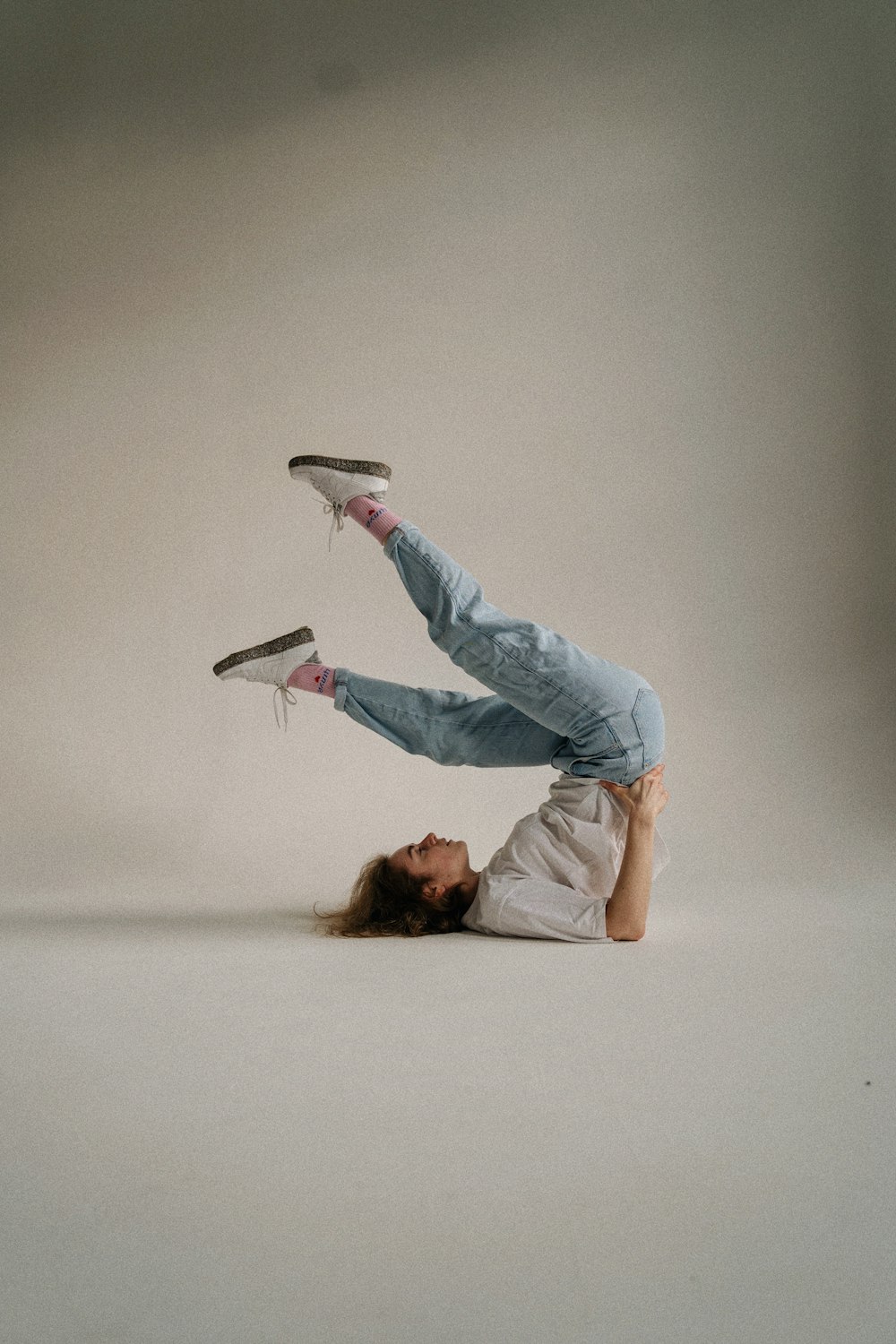 a woman is doing a handstand on her feet