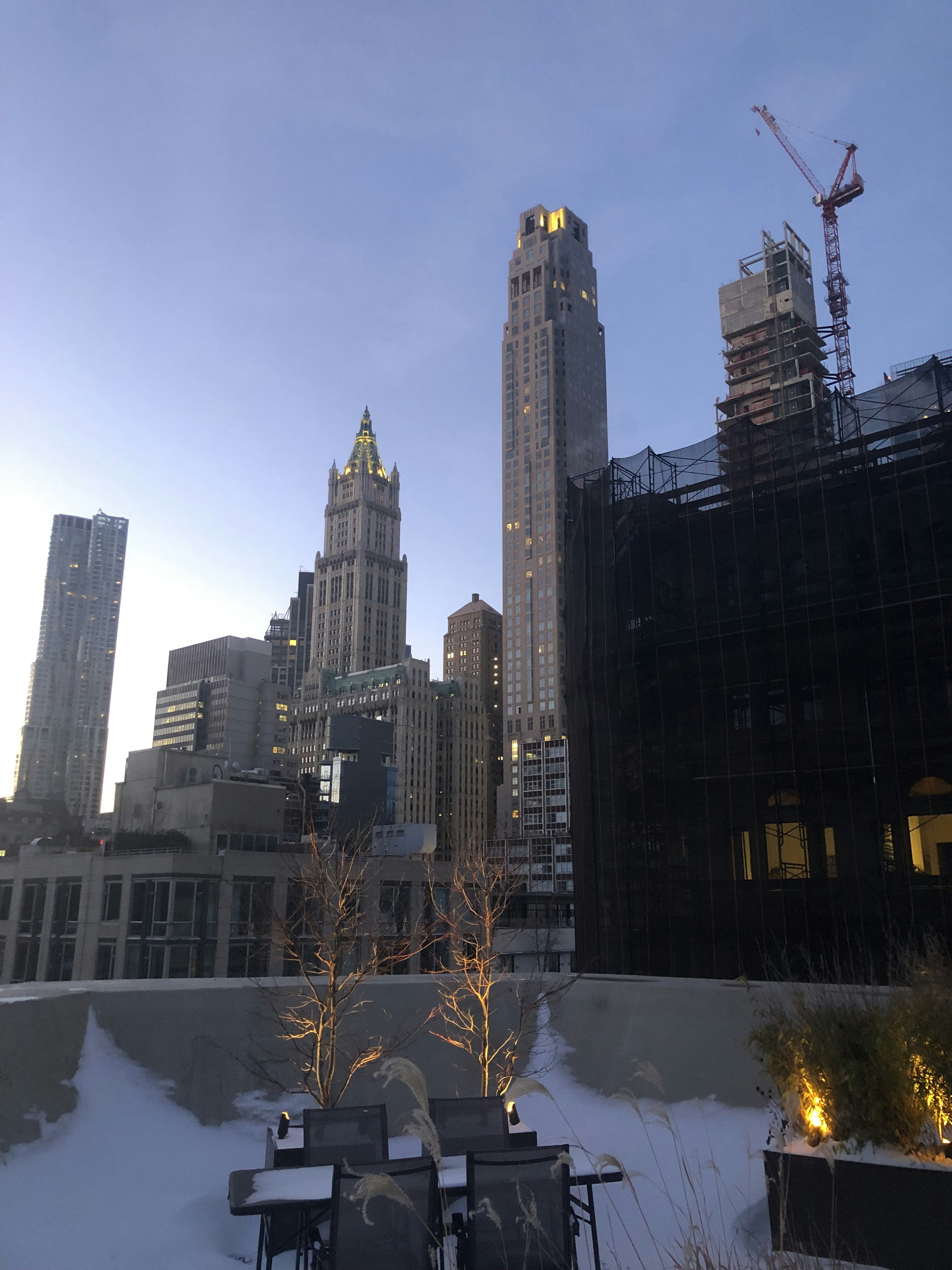 A view of a city skyline from a rooftop restaurant photo – Free ...