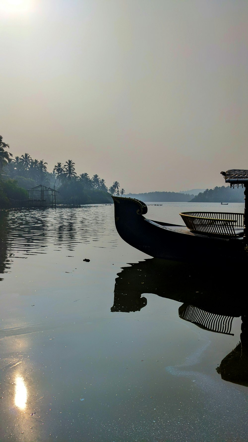 a boat is sitting on the water near the shore