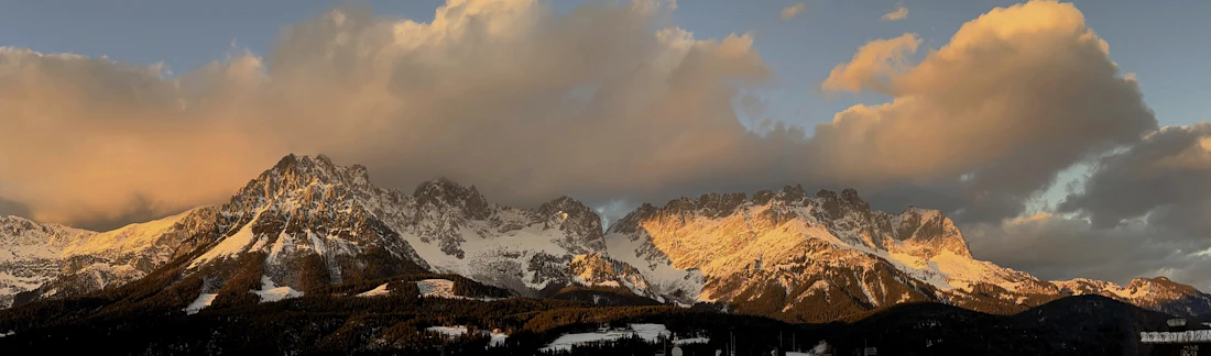 Het besneeuwde Wilder Kaiser-gebergte in Tirol