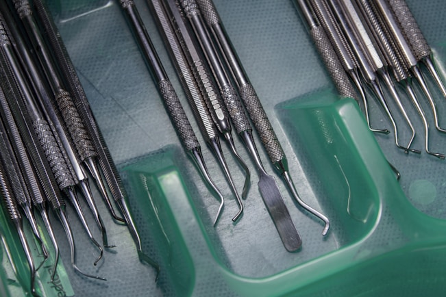 a group of surgical instruments sitting on top of a table