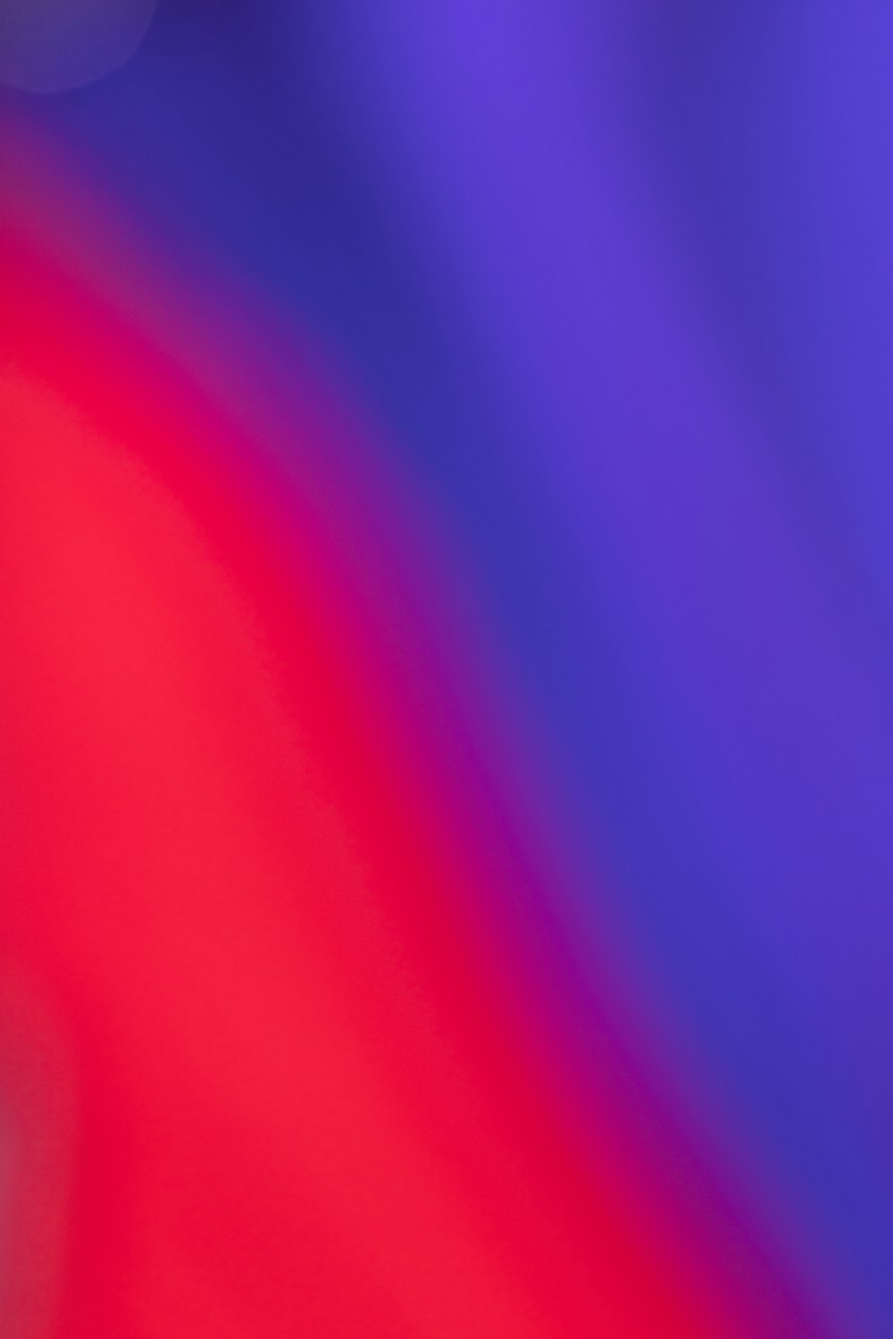 a blurry image of a red and blue background