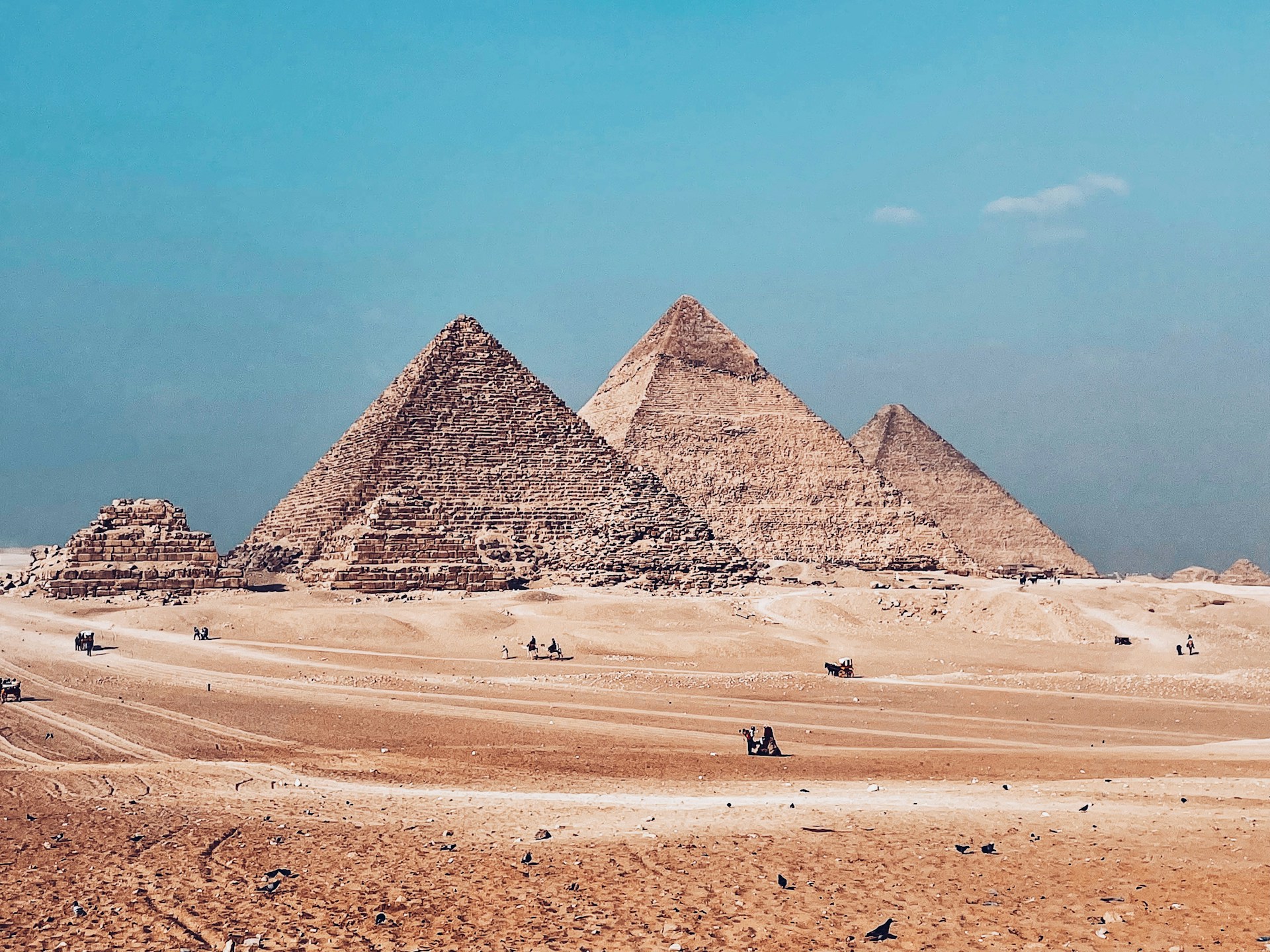 the pyramids of giza are in the desert