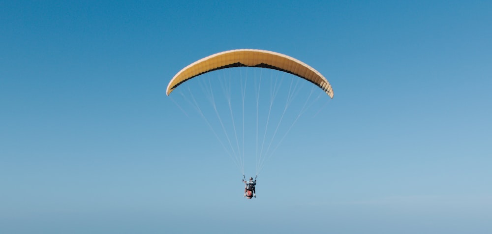 a person is parasailing in the ocean on a clear day