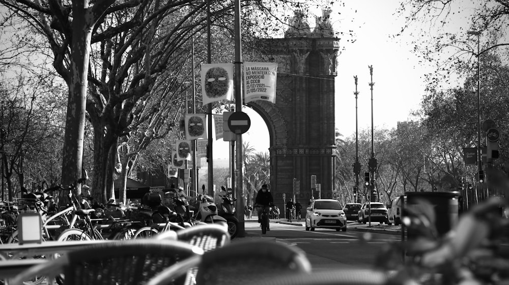 a black and white photo of a city street