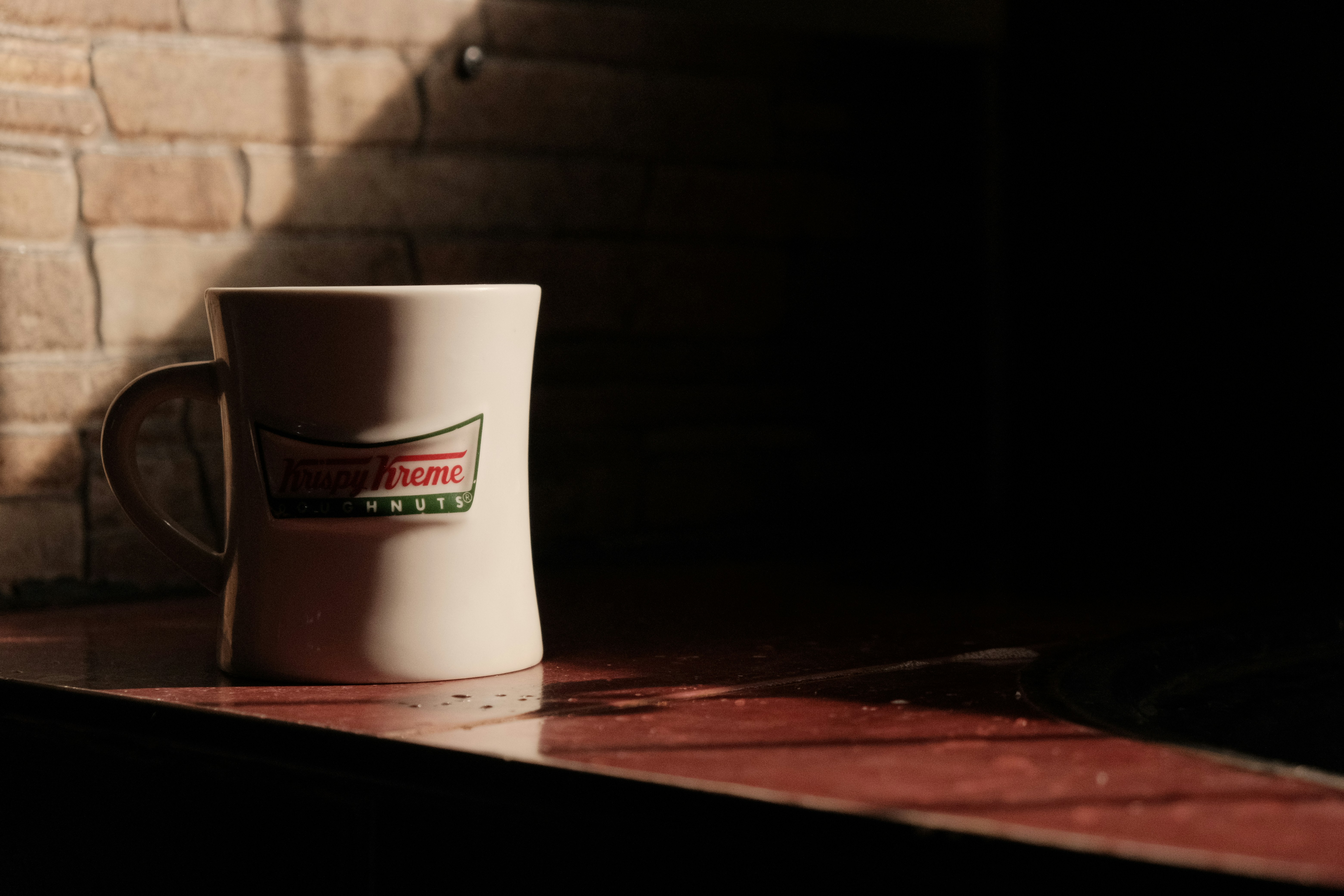 https://images.unsplash.com/photo-1643700448262-e77a1098acee?ixid=M3w2MjYzNjJ8MHwxfHNlYXJjaHw3fHxLcmlzcHklMjBLcmVtZXxlbnwwfDB8fHwxNzI0MTAzMzA5fDA&ixlib=rb-4.0.3