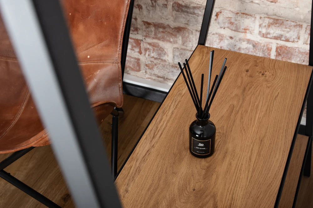 Diffuseur de parfum aux tiges noires