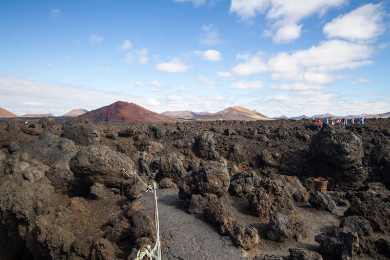 Vulkanisch kustlandschap op Lanzarote, Canarische Eilanden in februari