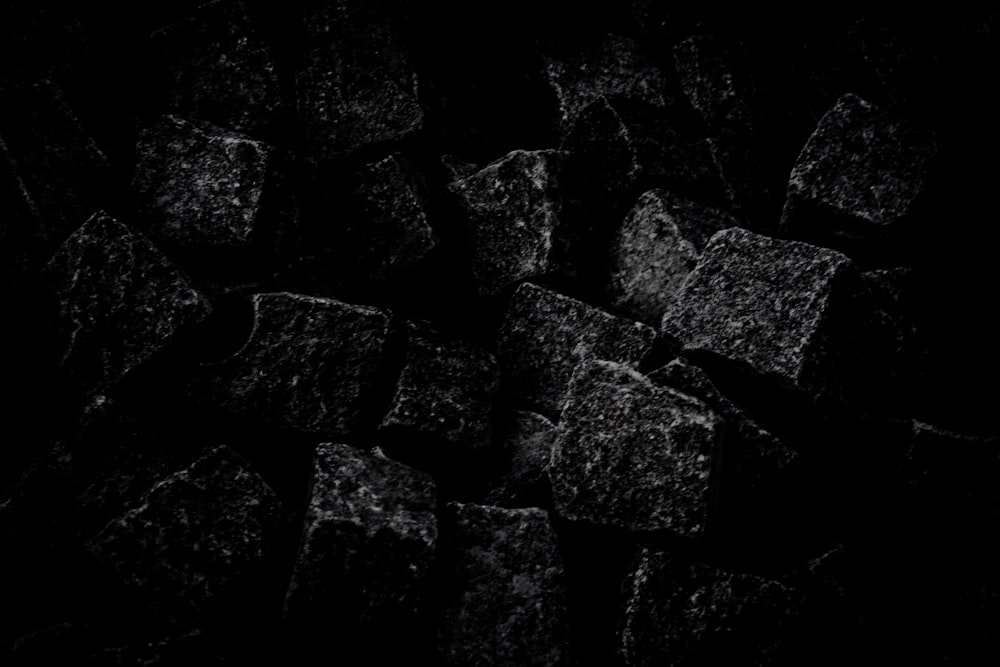 a bunch of black rocks in the dark