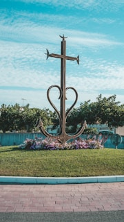 La croix Ankh, Camargue, Marie, Lorraine, Celtique dans la Voie de la Madeleine