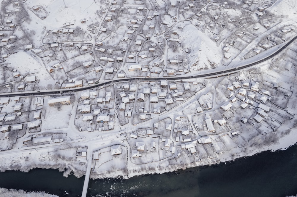 雪に覆われた街の空撮