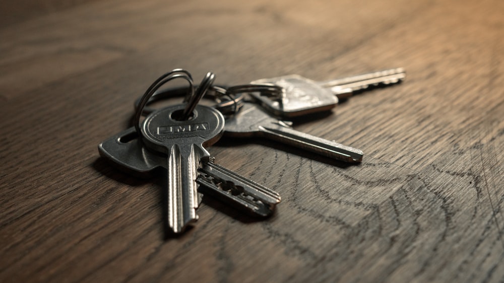 a bunch of keys sitting on top of a wooden table