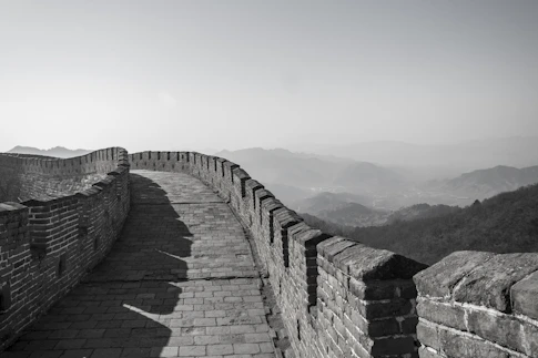 a black and white photo of the great wall of china