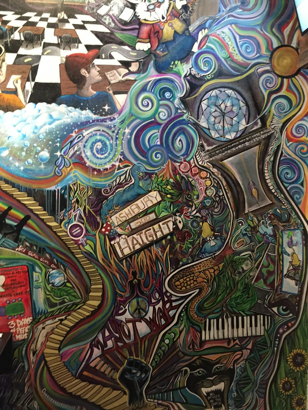 um mural de um piano e um teclado de piano