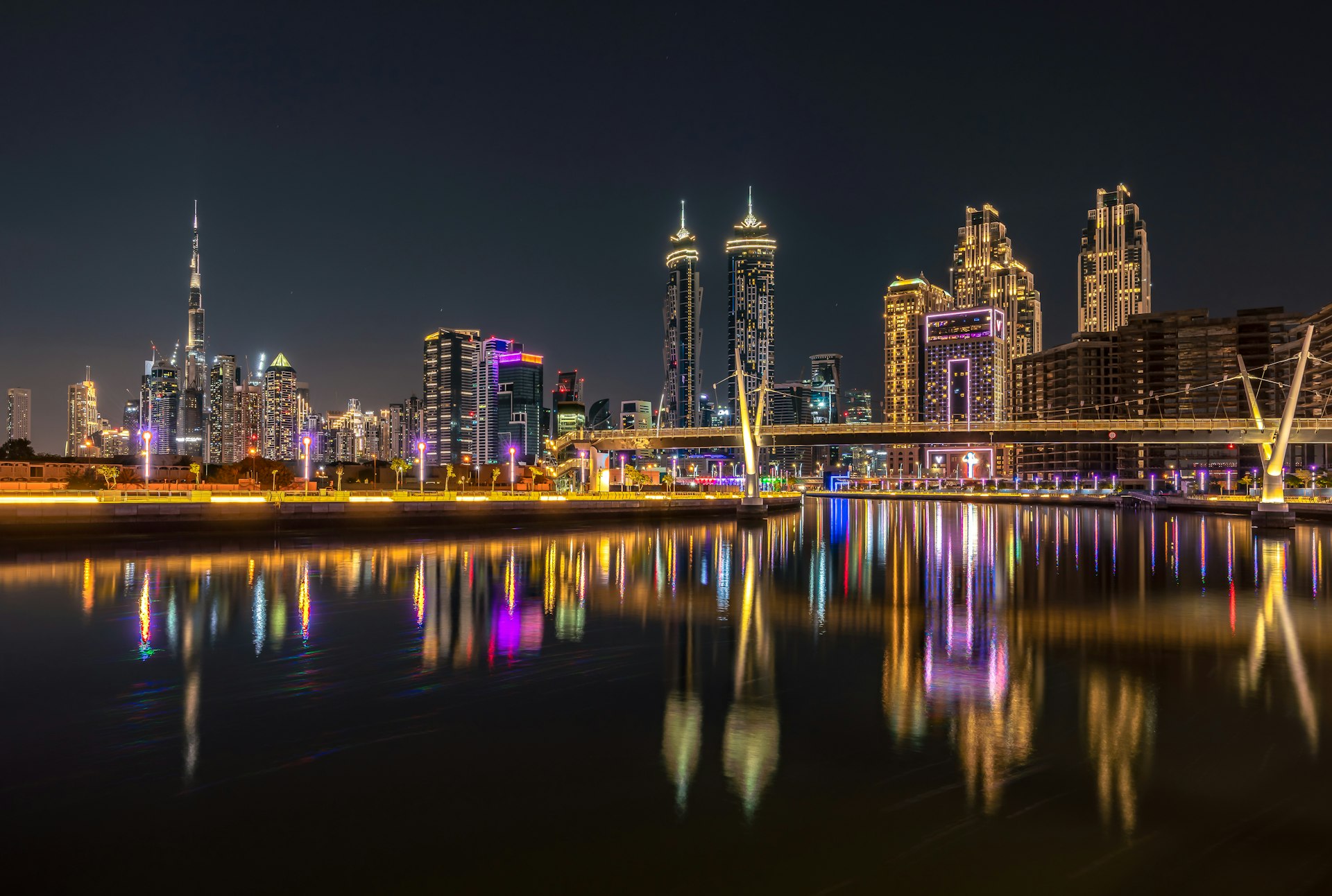 a city skyline is reflected in the water