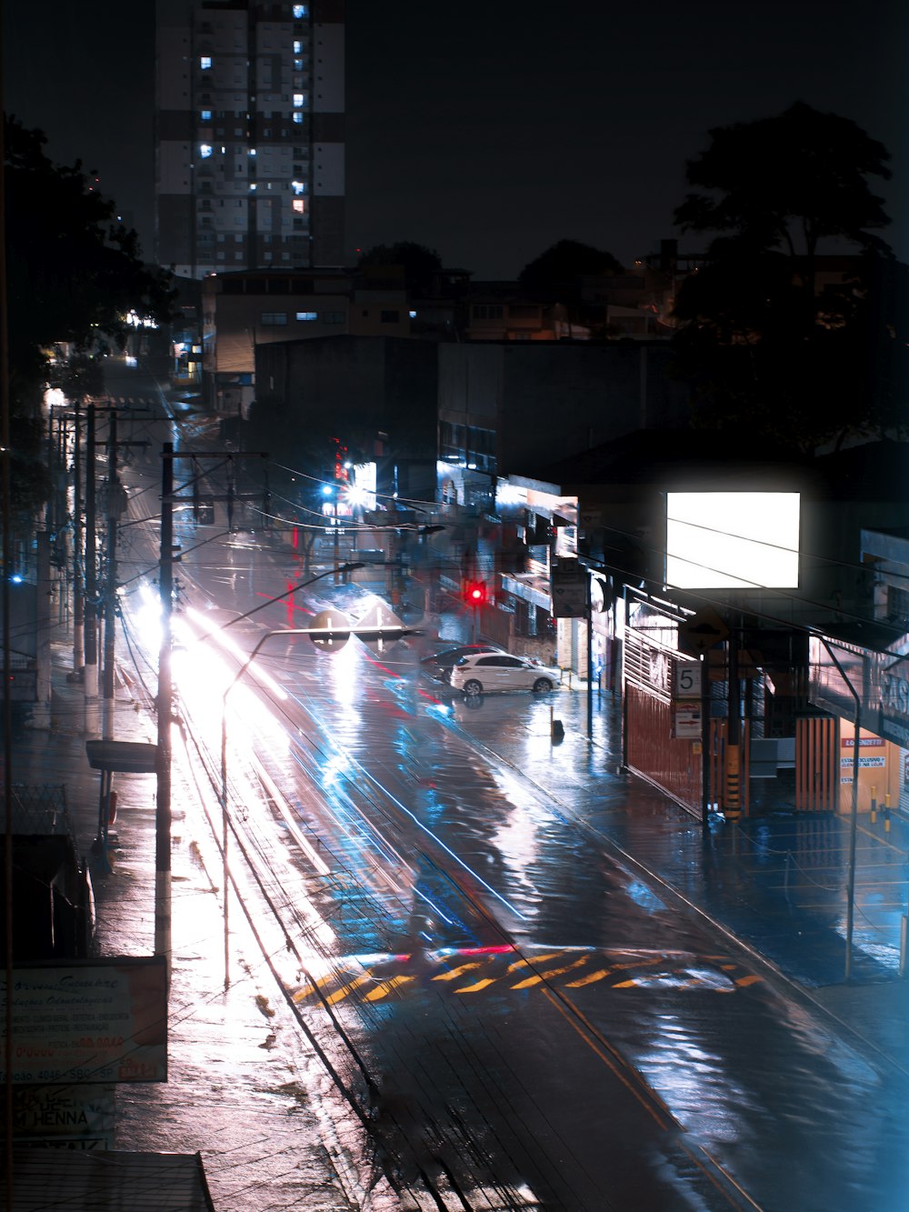 a city street filled with lots of traffic at night