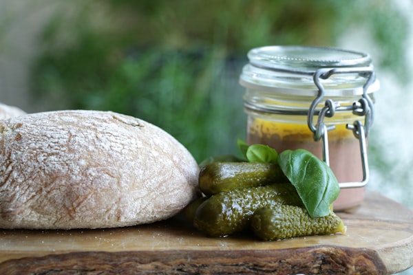 Volkorenbrood met Hummus en Komkommer