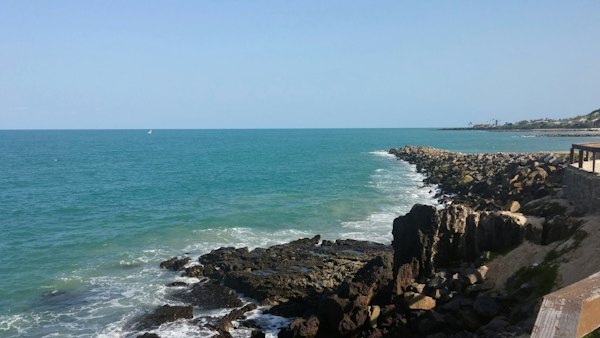 Rocks and surf along the coast — Natal, Brazil