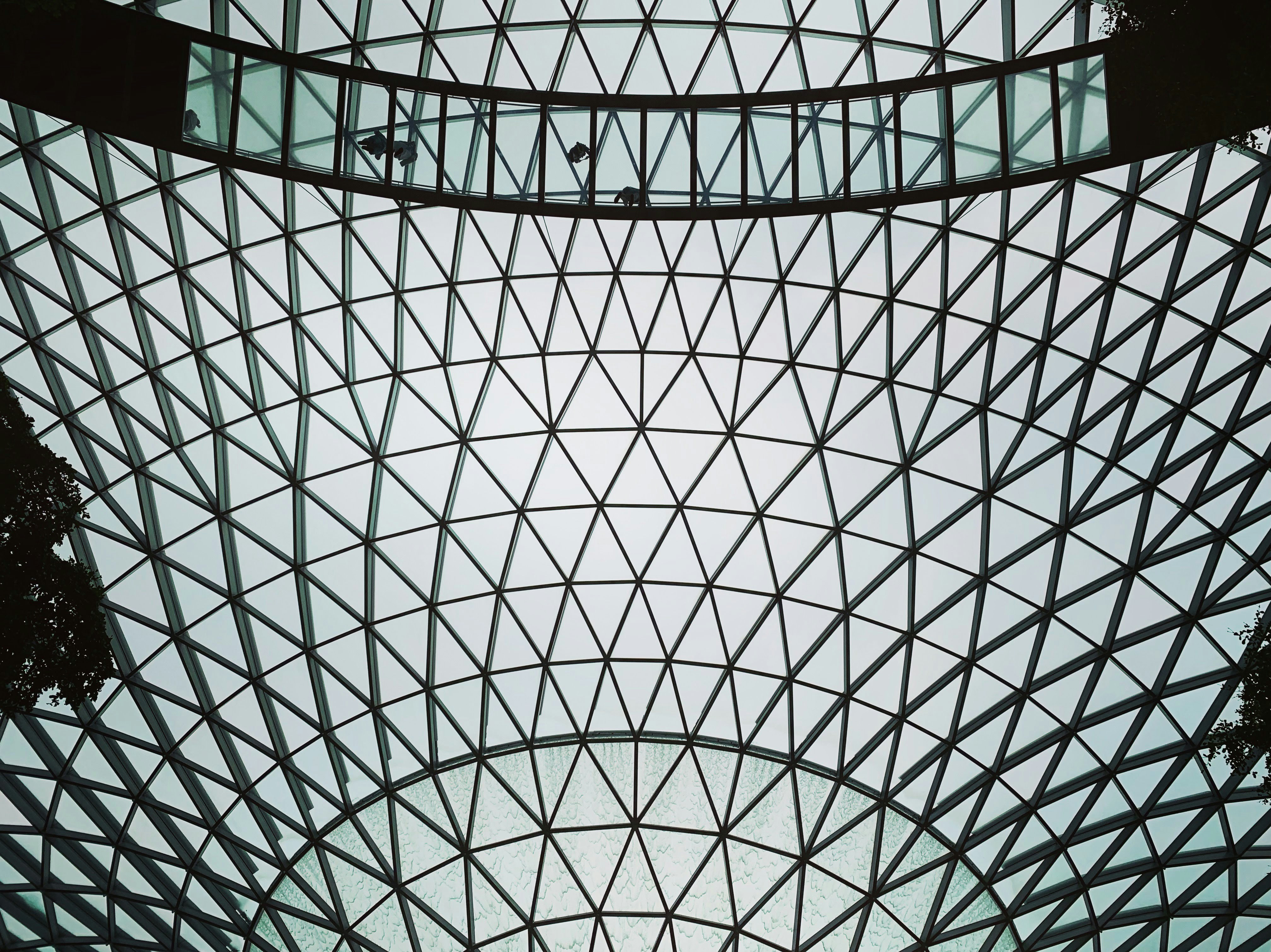 a view of the ceiling of a train station, 