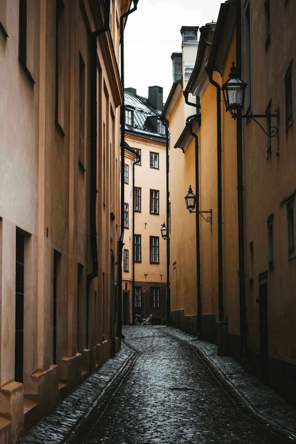 a narrow street