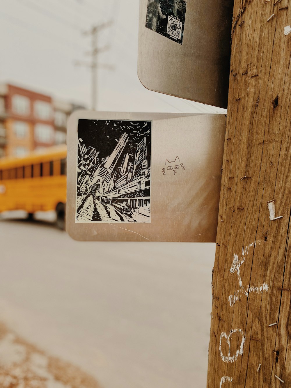 a sign on a wooden surface