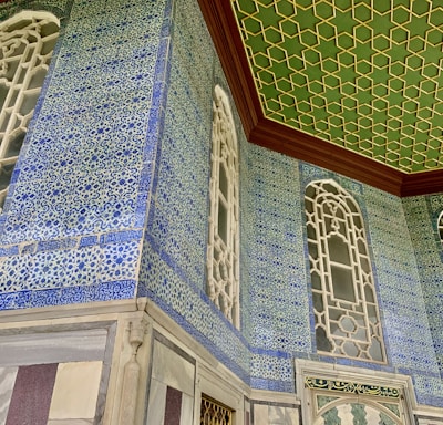 a room with blue and white tiles and a green ceiling