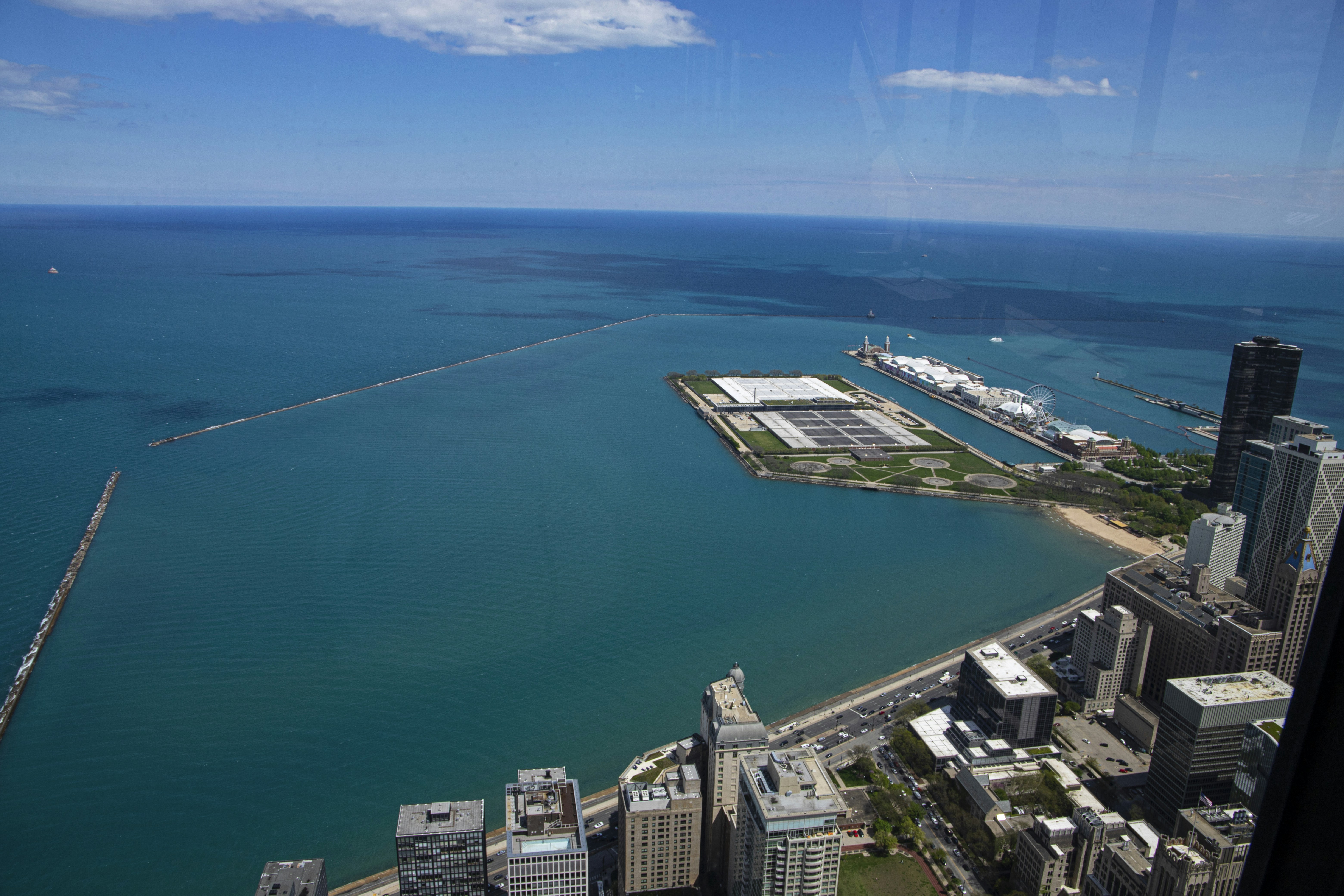 Luxury high-rise overlooking Lake Michigan and the Chicago River