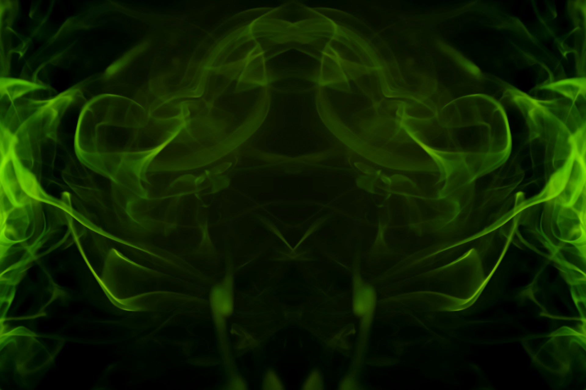 a picture of green smoke in the dark