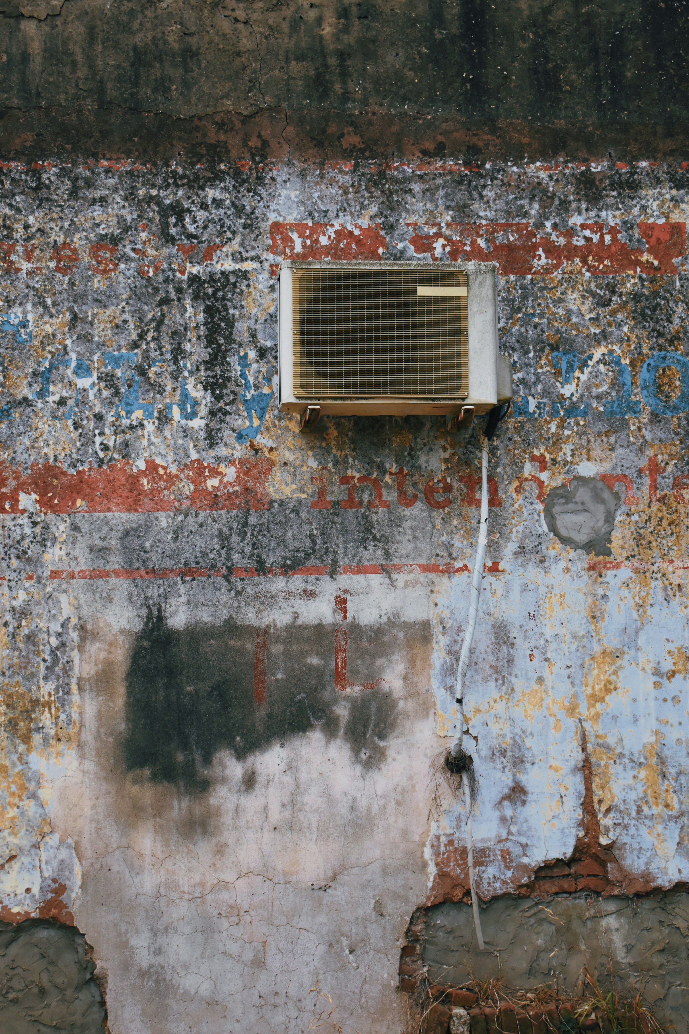 an air conditioner on the side of a building