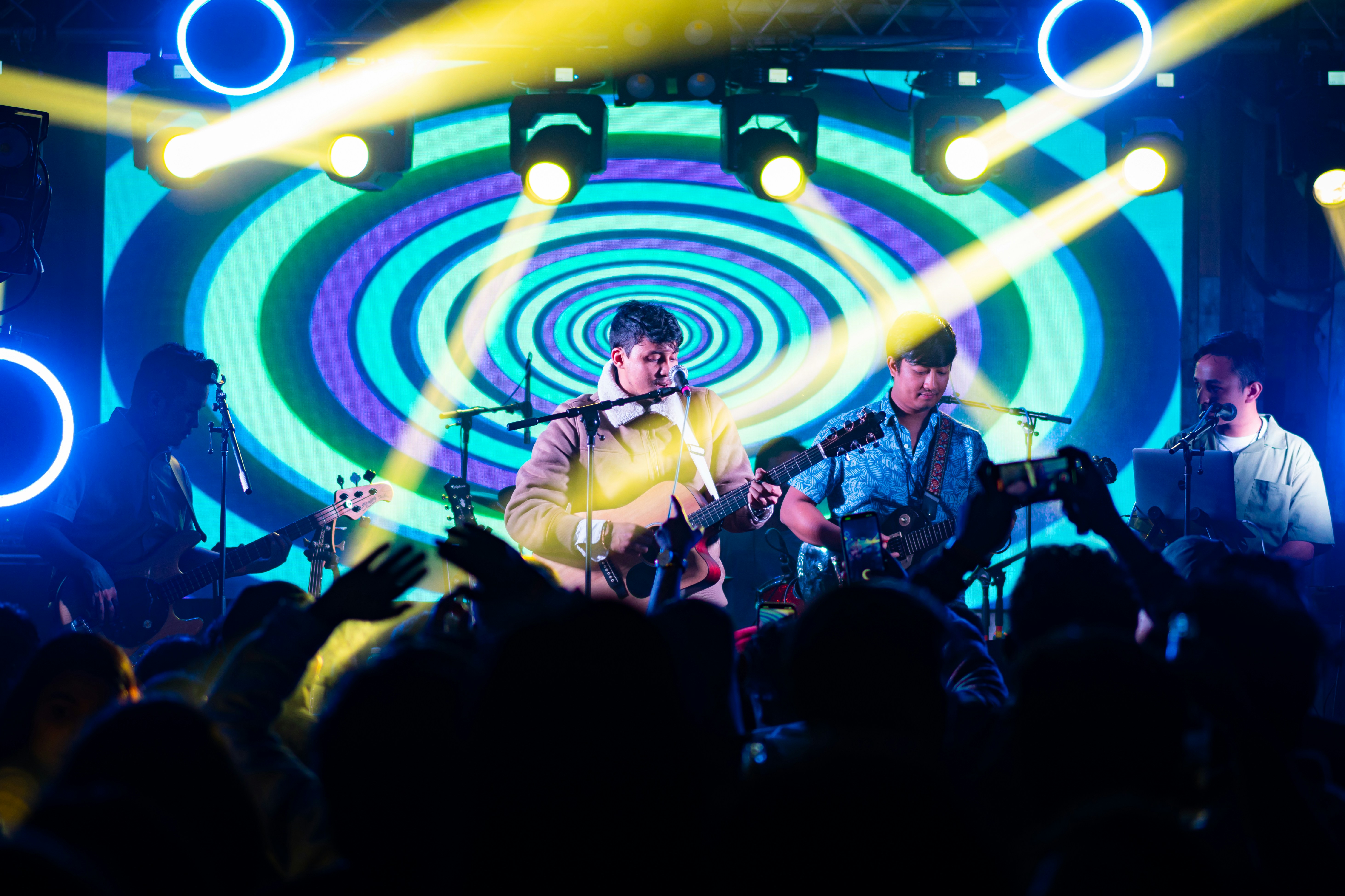 The Evolution of Northern Live Music Nights in 2026: Hybrid Venues, Streaming, and New Revenue Models