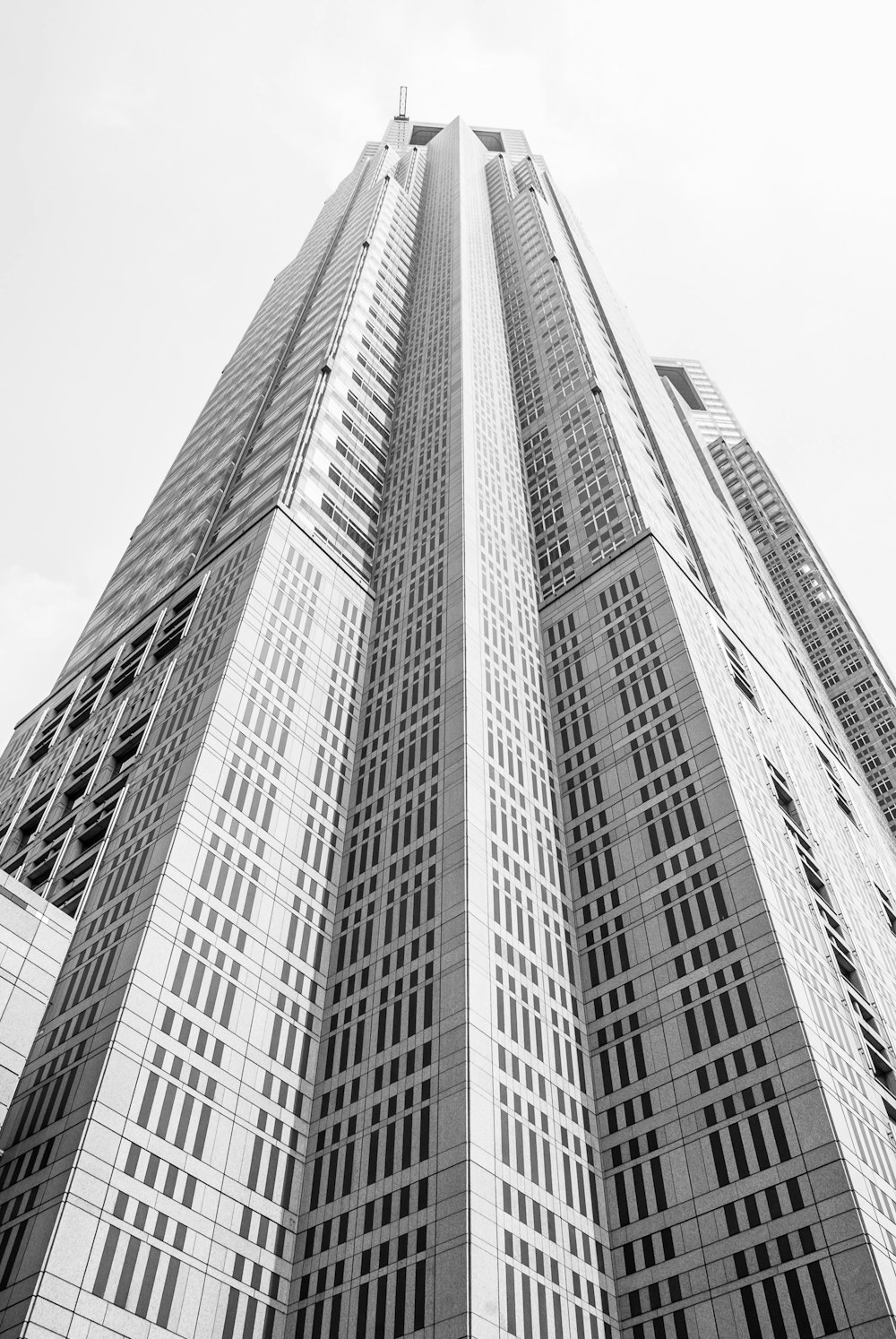 a black and white photo of a tall building