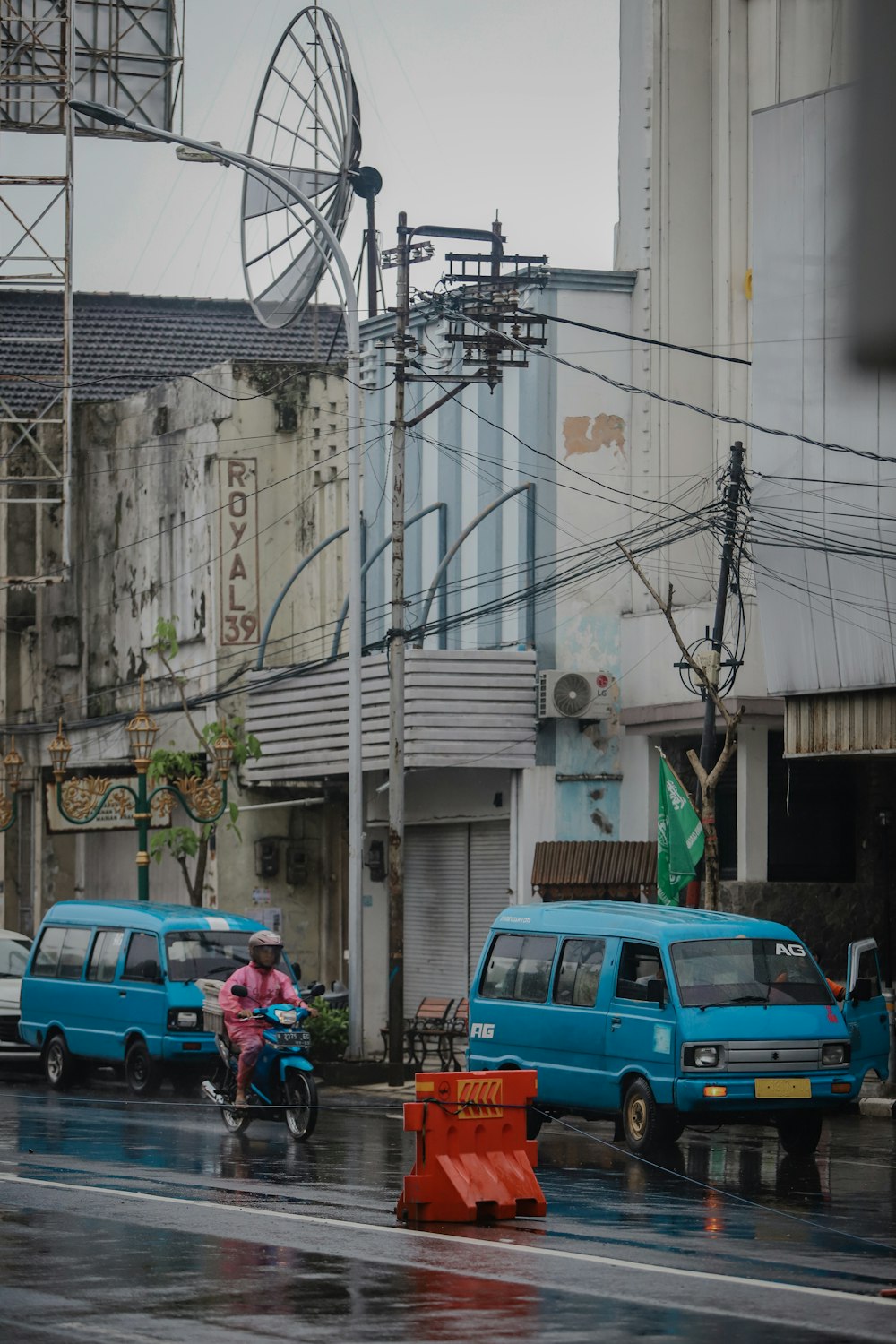 a couple of cars that are sitting in the street