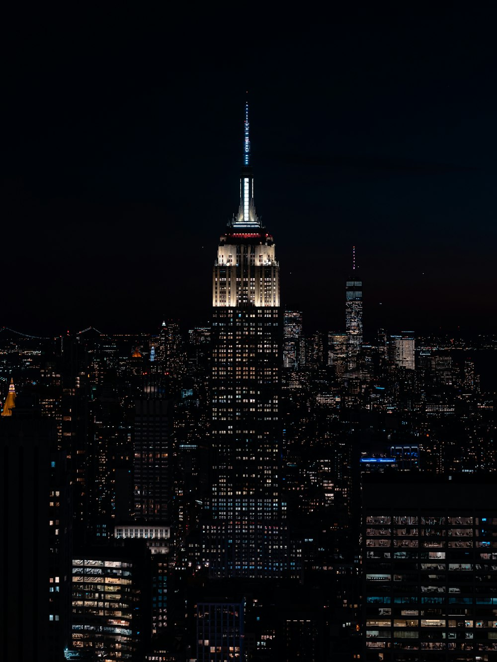 uma vista noturna do edifício do império na cidade de Nova Iorque
