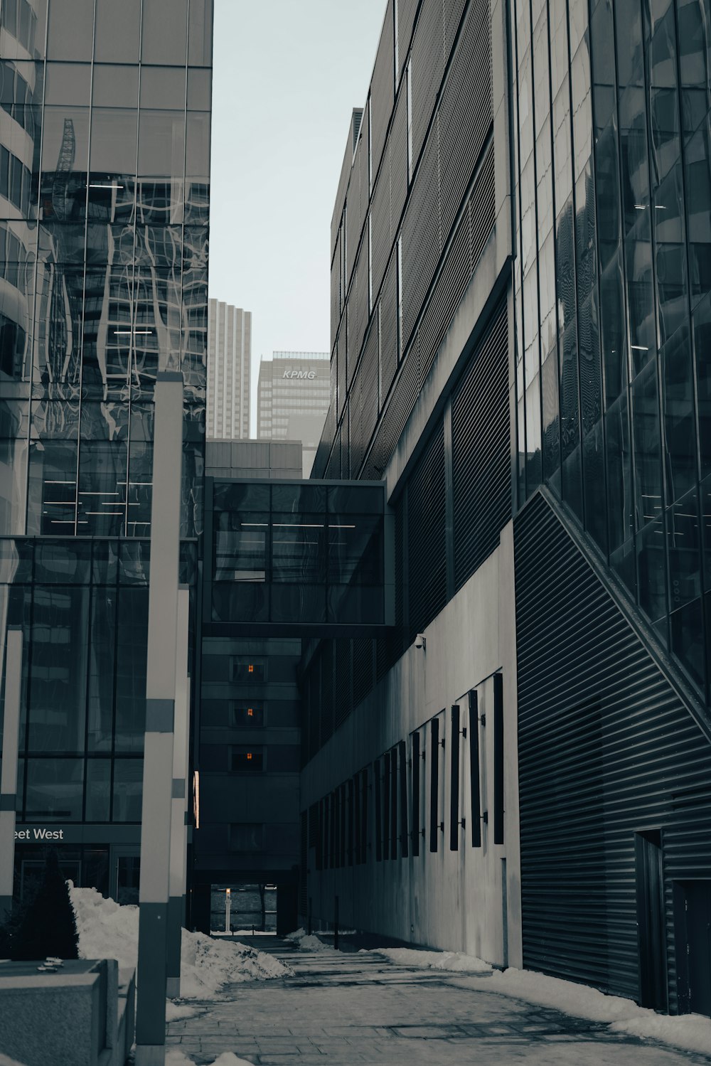 a black and white photo of a city street