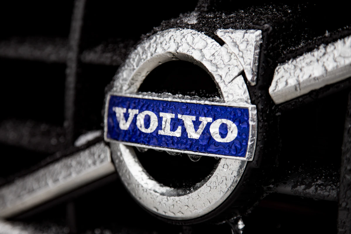 Logo Volvo z bliska