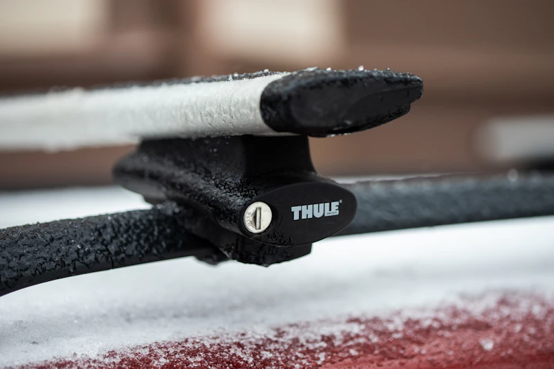 Thule roof bars for cars with rails