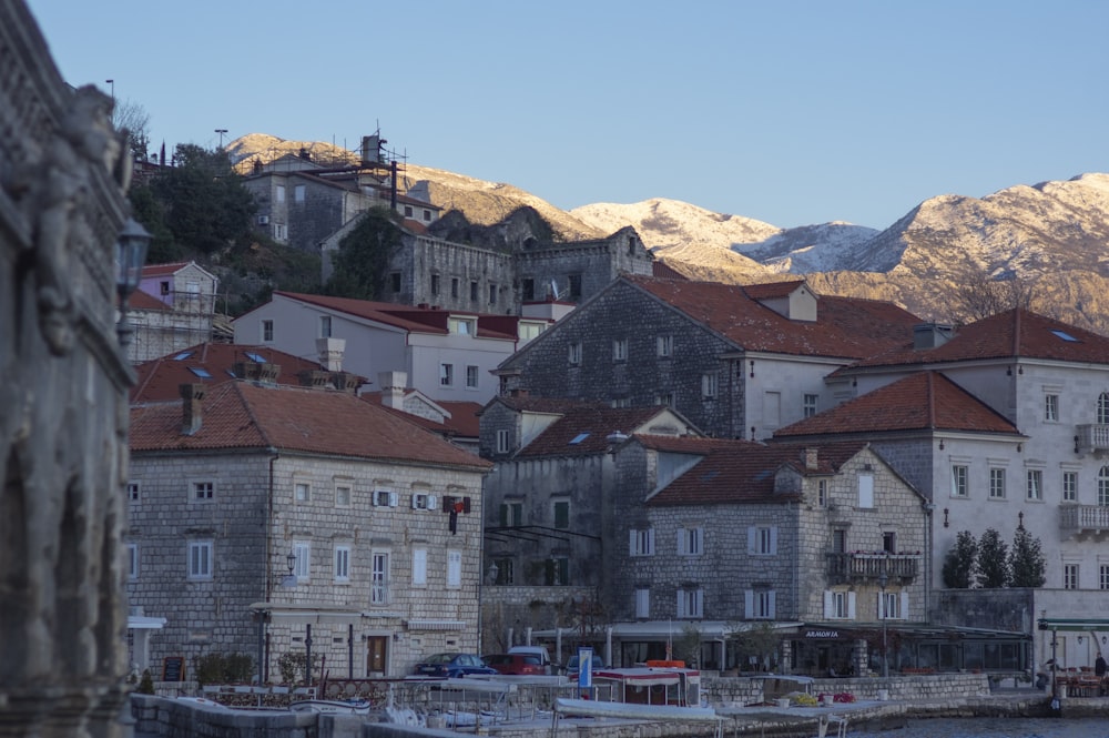 a group of buildings with mountains in the background