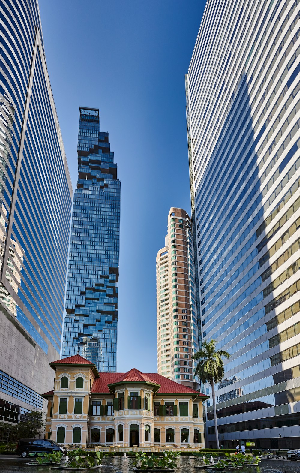 a row of tall buildings next to each other