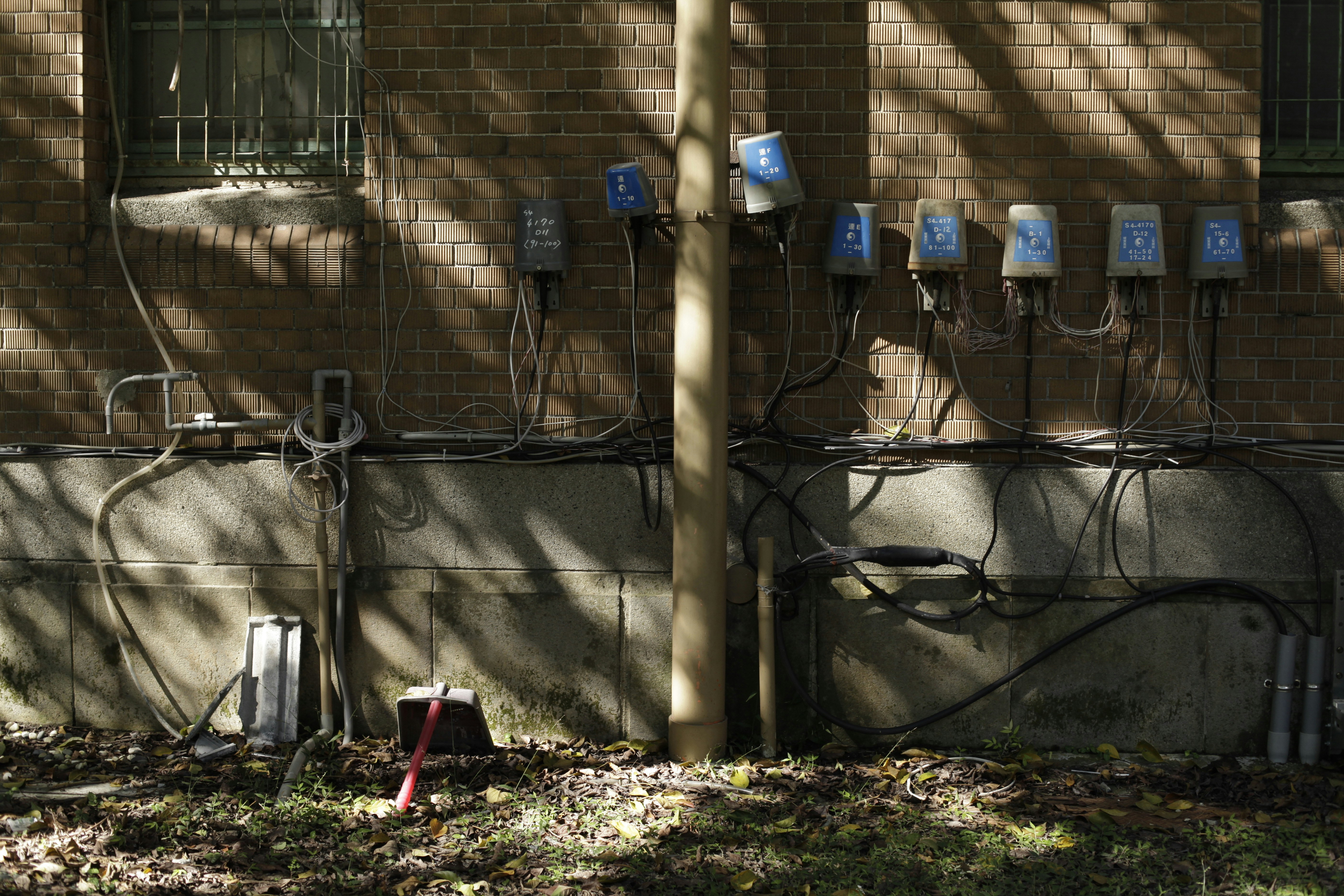 Técnico reparando termo eléctrico en Las Palmas