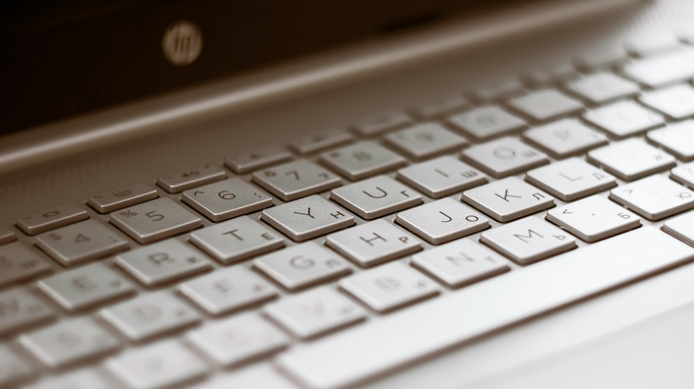 A close up of a keyboard on a laptop photo – Free Russia Image on Unsplash