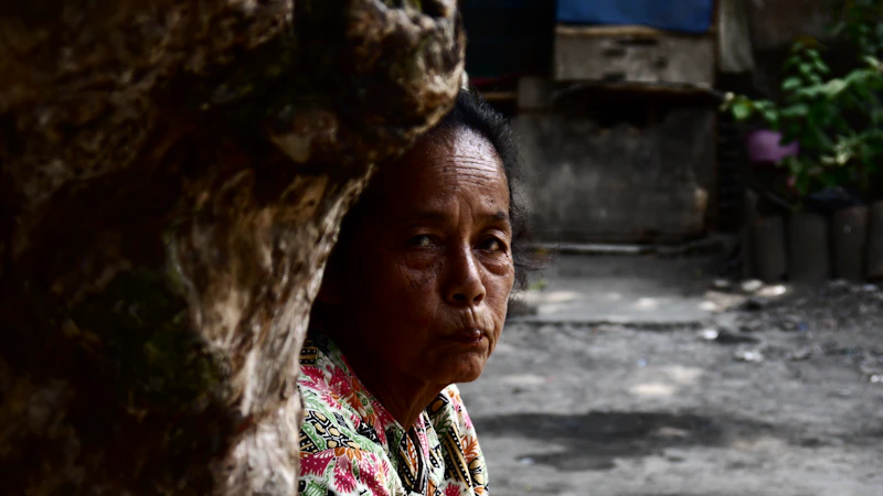 Filipino Sugar Mommy peeking from behind a tree