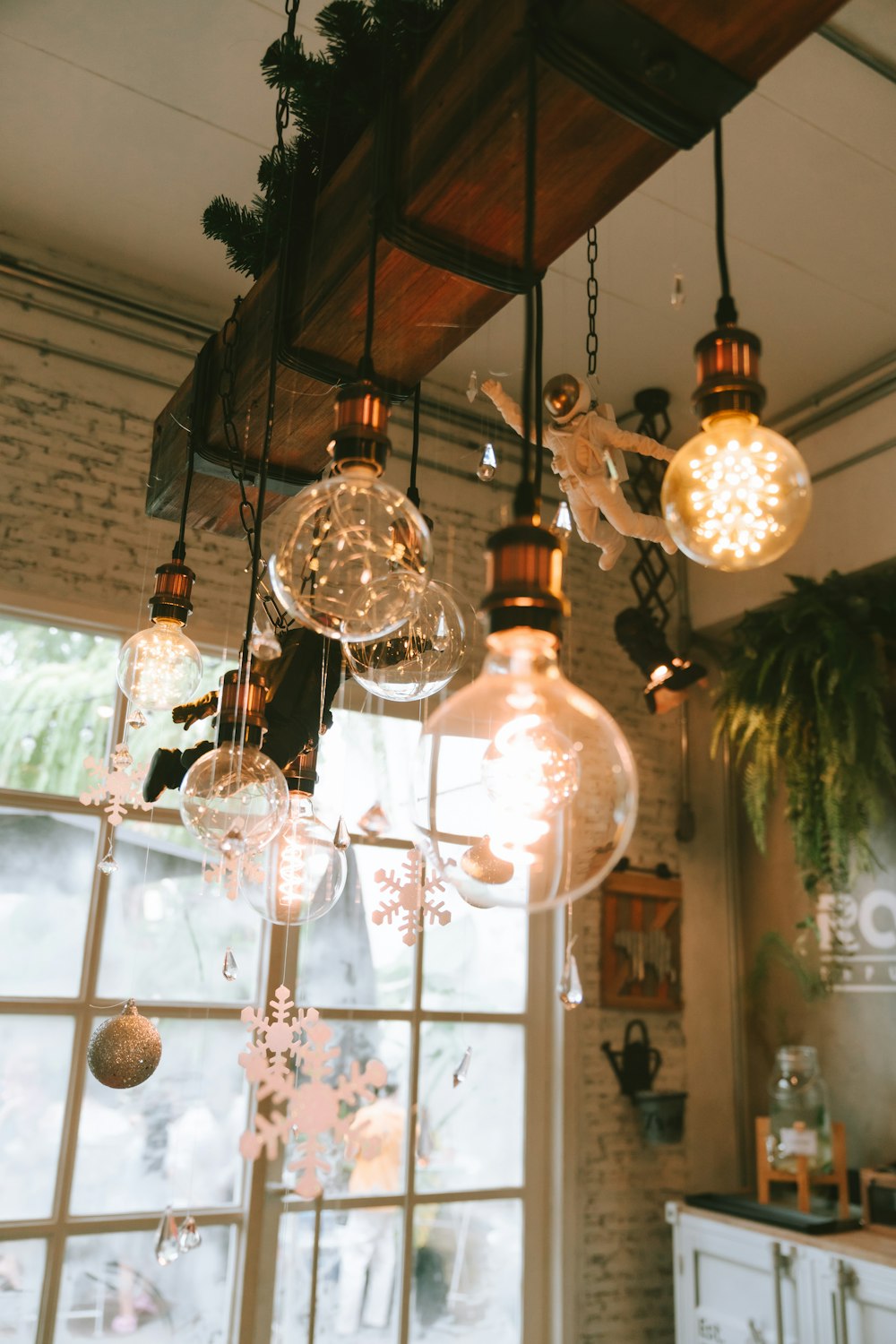 a bunch of lights that are hanging from a ceiling