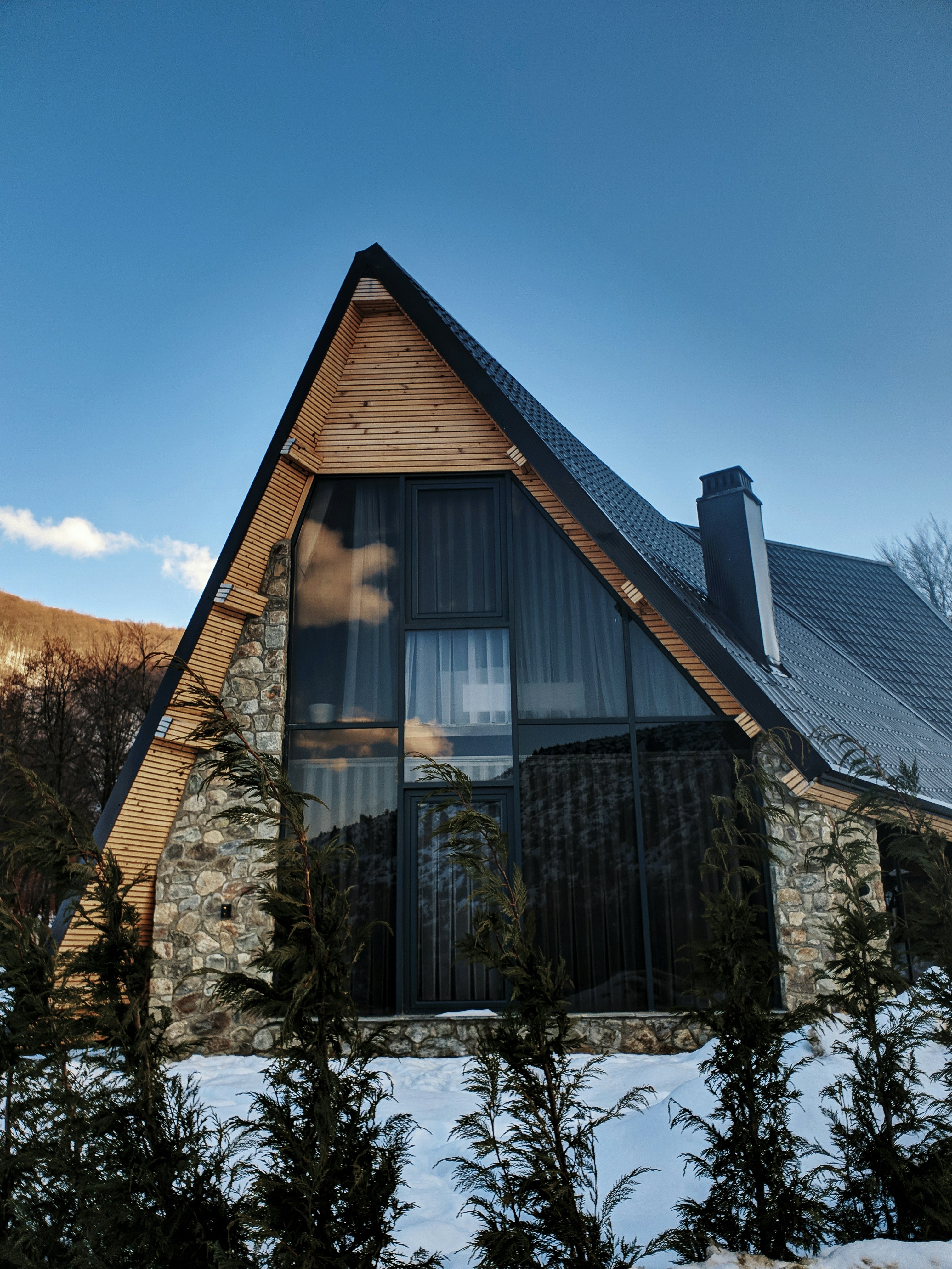 a house that is made of wood and stone