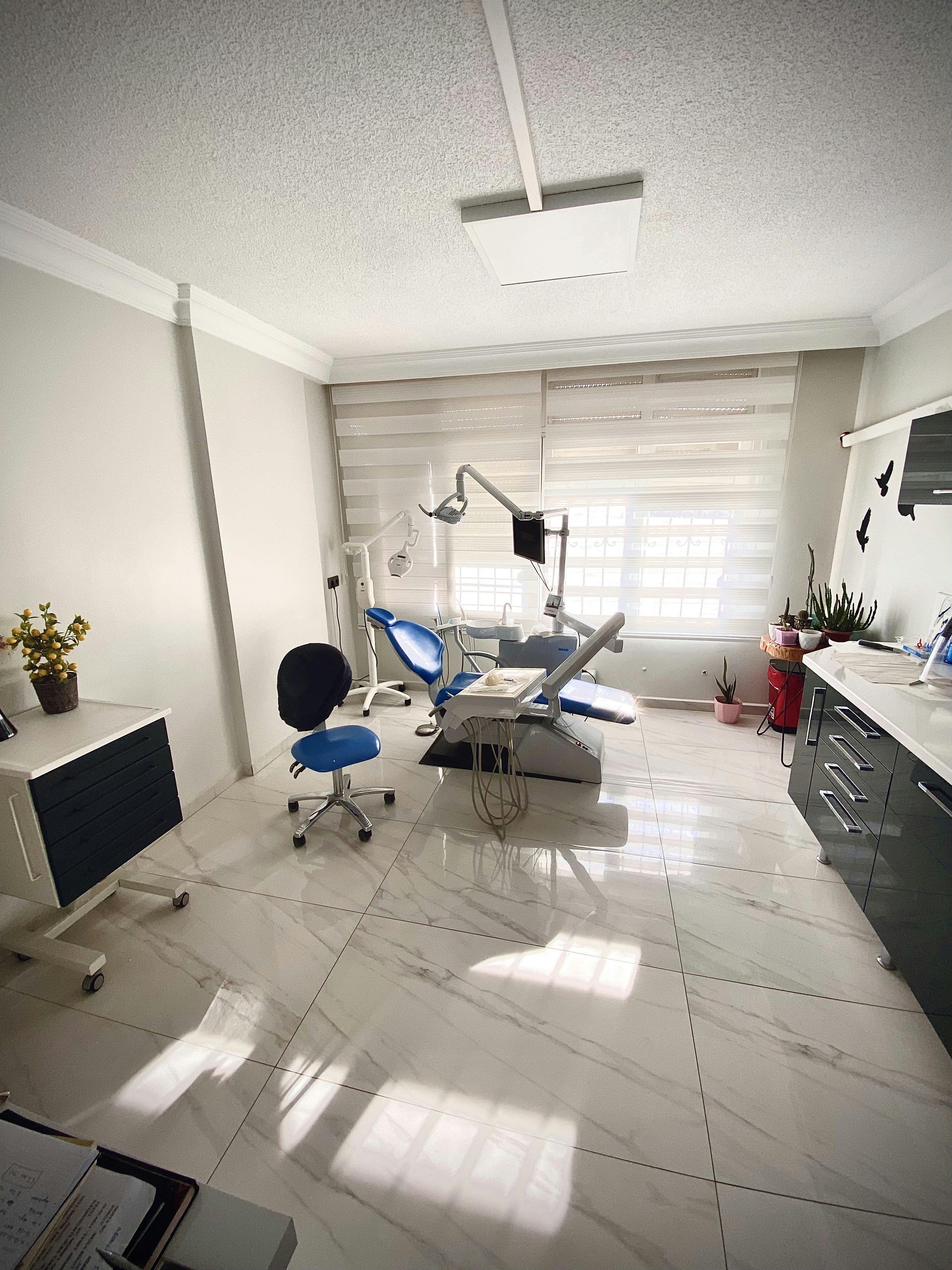 Dental examination room with state-of-the-art equipment and comfortable chair