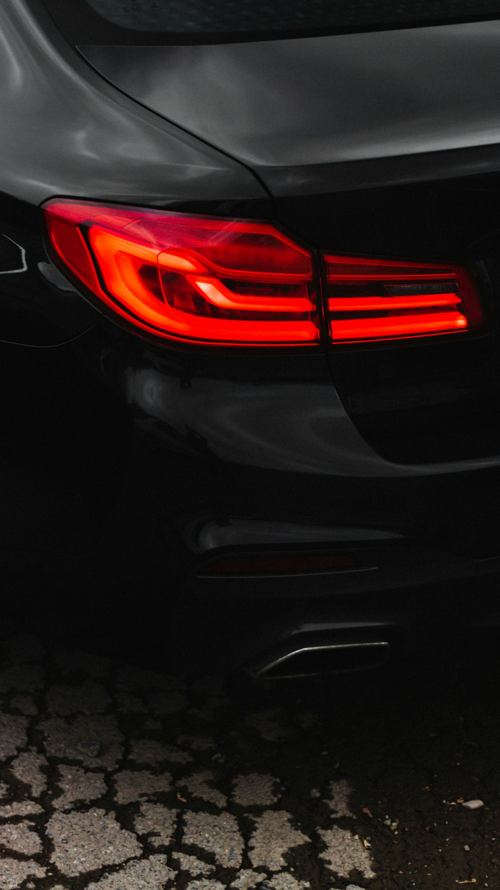 a close up of the tail light of a black car