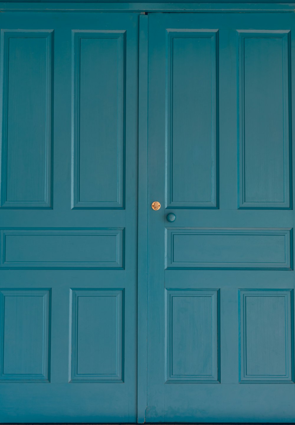 a blue door with a yellow handle on it