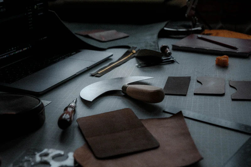 La grange en silex qui abrite l'atelier