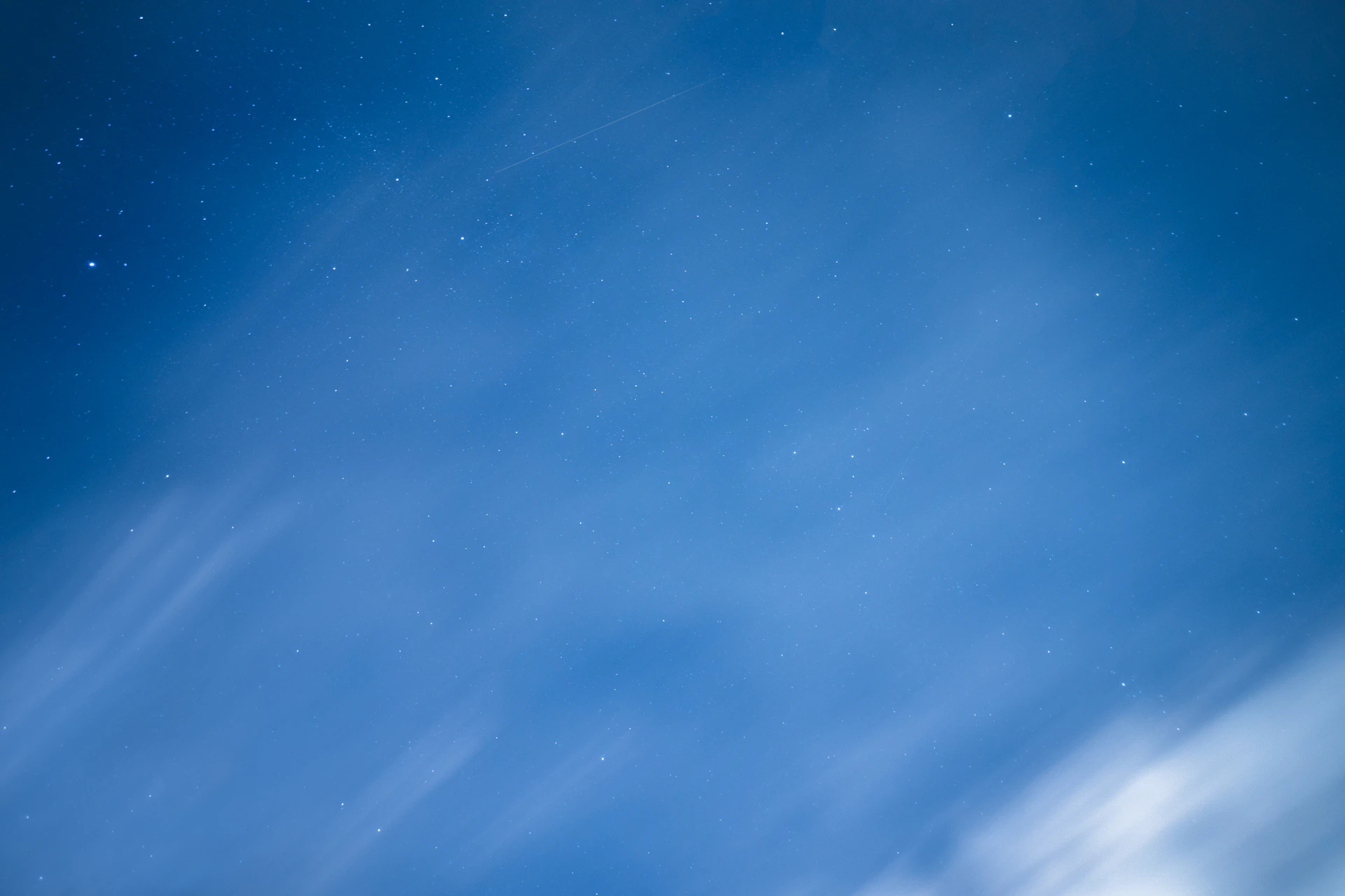 gray computer monitor